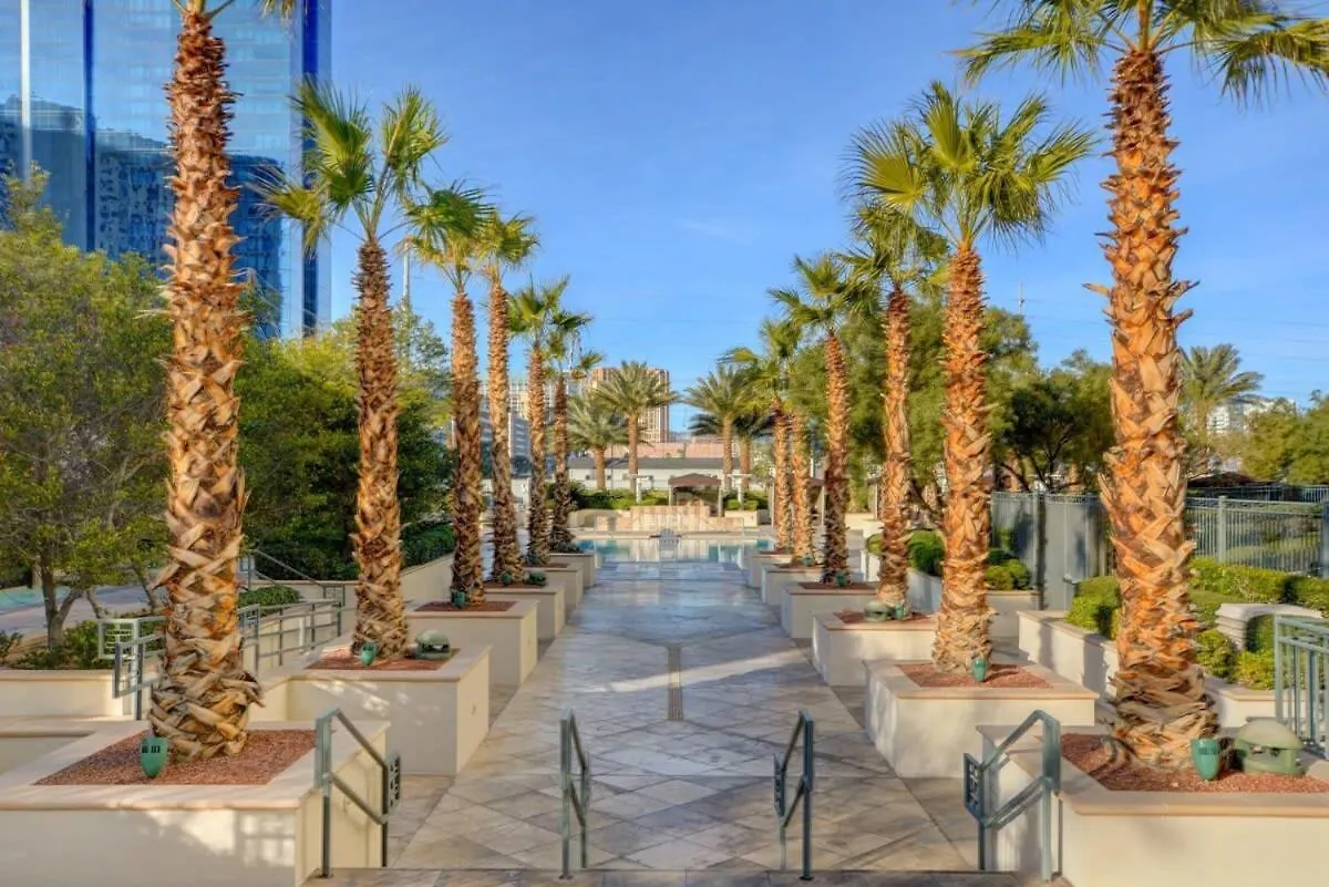 Mgm Signature-33-709 F1 Track & Strip View Balcony Las Vegas United States